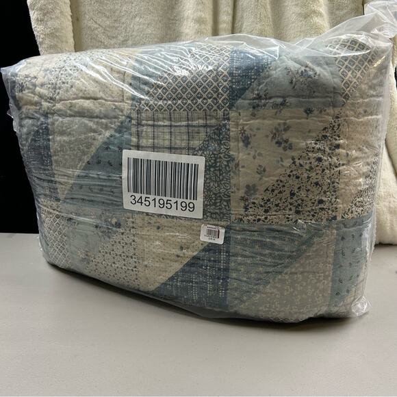 Pottery Barn Ellis Reversible Quilt Bedding Blue Beige Patchwork King Cal NEW - Picture 4 of 7
